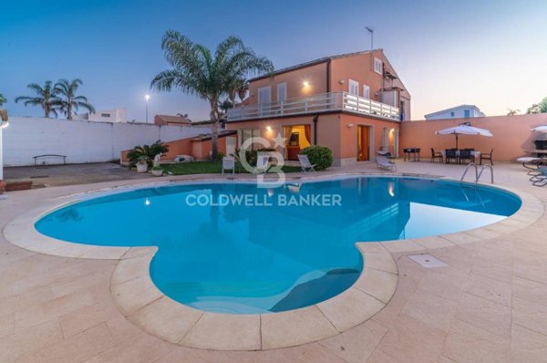 casa indipendente in vendita a Ragusa in zona Marina