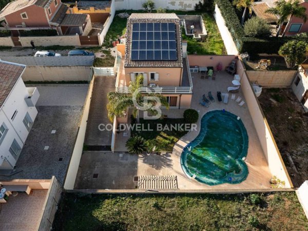casa indipendente in vendita a Ragusa in zona Marina