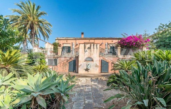 casa indipendente in vendita a Ragusa in zona Marina