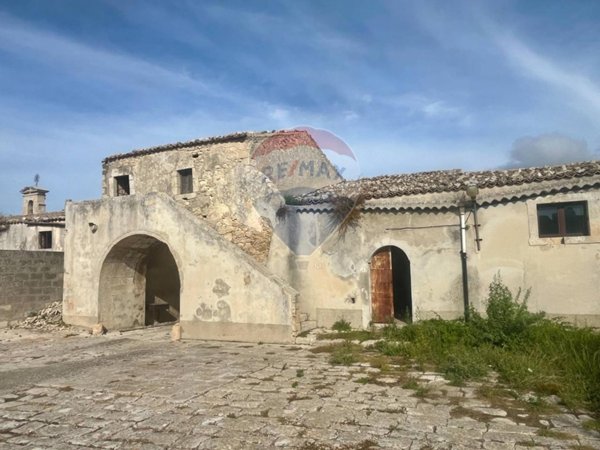 casa indipendente in vendita a Ragusa in zona San Giacomo / Bellocozzo
