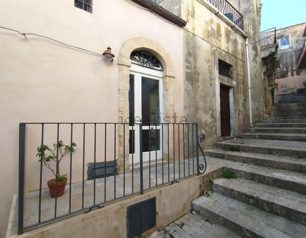 casa indipendente in vendita a Ragusa in zona Ibla