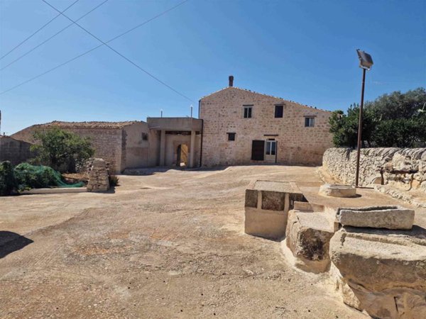 casale in vendita a Ragusa in zona Marina
