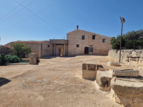 casa indipendente in vendita a Ragusa in zona Donnafugata