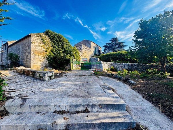 casa indipendente in vendita a Ragusa