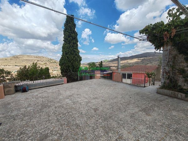 casa indipendente in vendita a Ragusa in zona San Giacomo / Bellocozzo