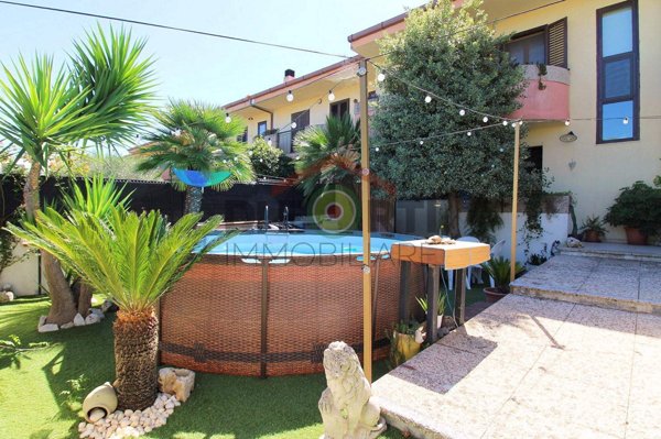 casa indipendente in vendita a Ragusa