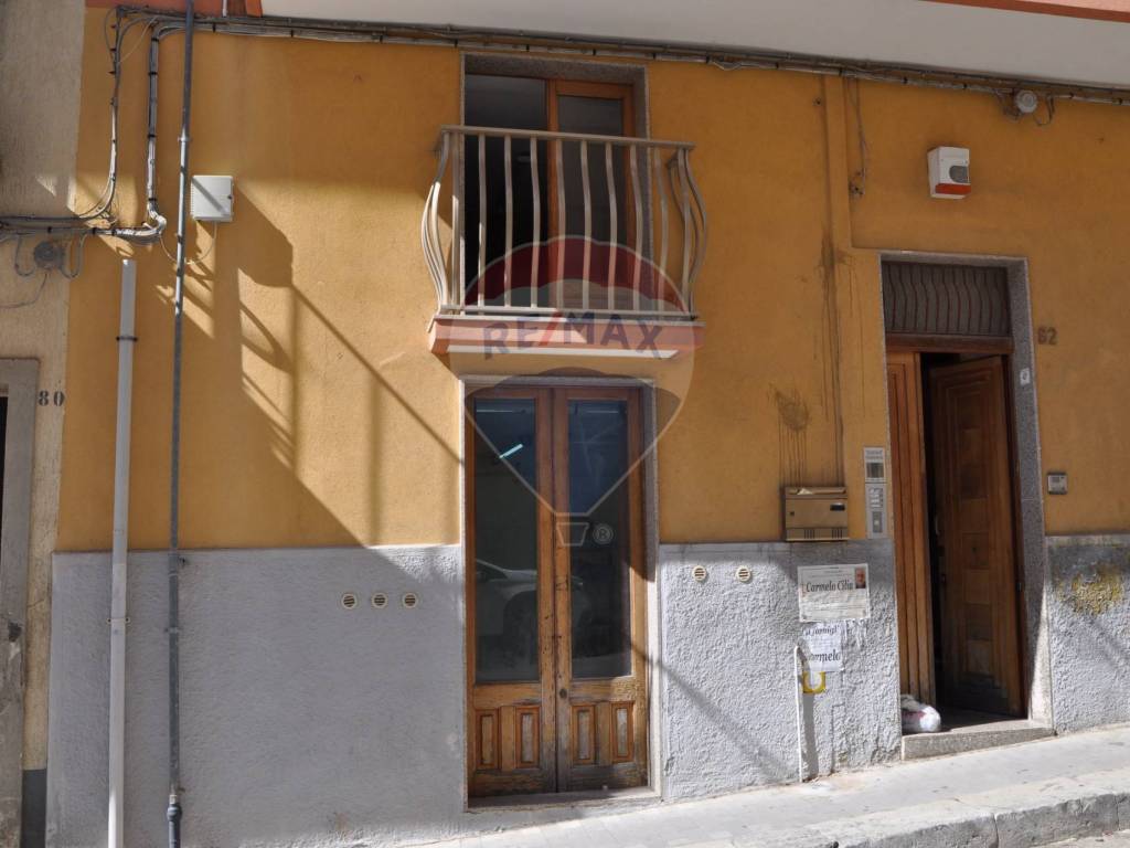 negozio in vendita a Ragusa in zona Ragusa Centro