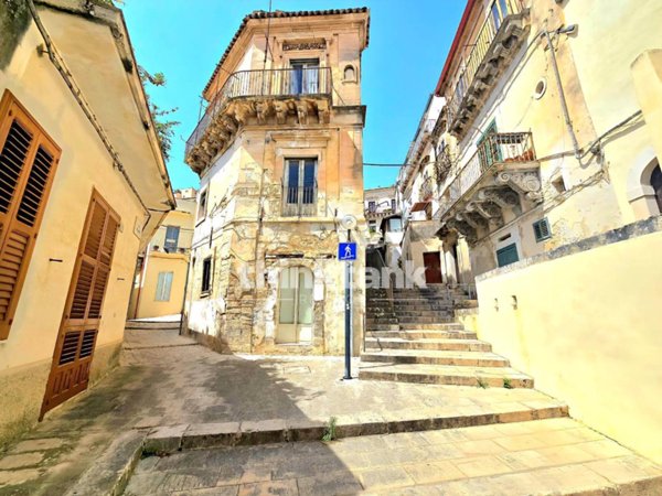 casa indipendente in vendita a Ragusa in zona Ibla