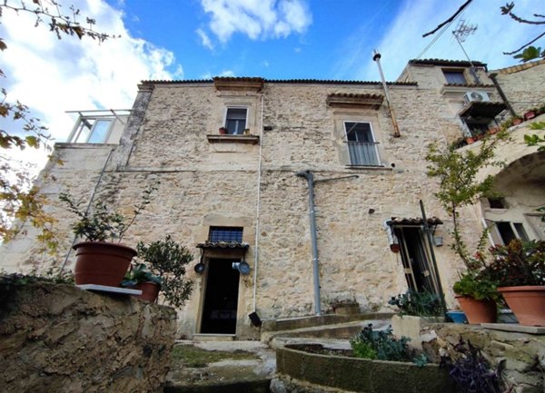 casa indipendente in vendita a Ragusa in zona Ibla