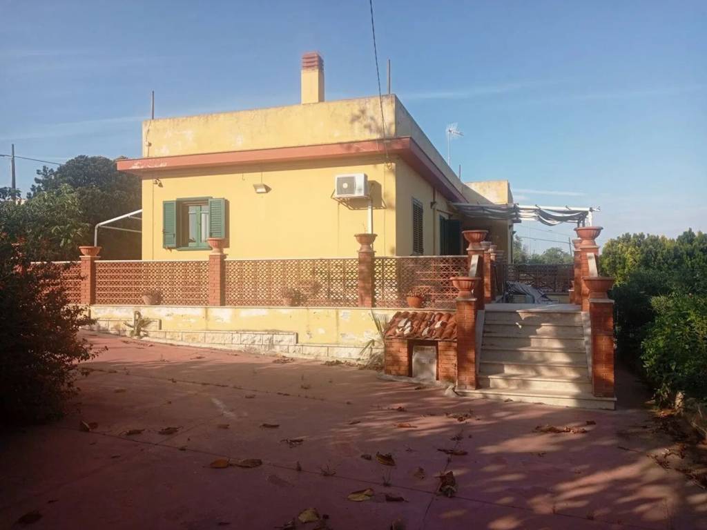 casa indipendente in vendita a Ragusa in zona Marina