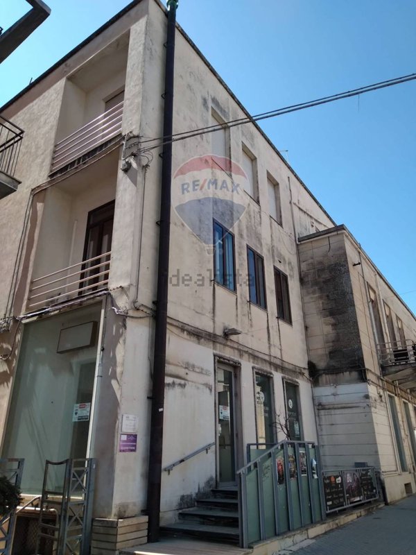 locale commerciale in vendita a Ragusa in zona Ragusa Centro