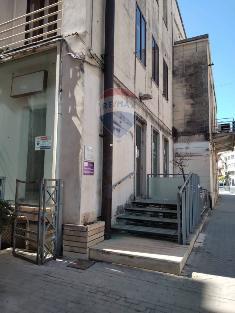 locale commerciale in vendita a Ragusa in zona Ragusa Centro