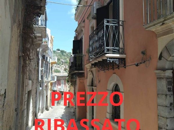 casa indipendente in vendita a Ragusa in zona Ibla