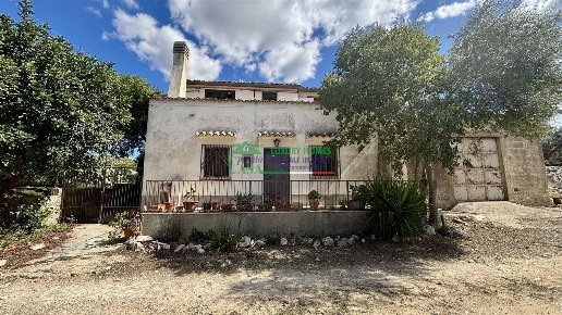casa indipendente in vendita a Ragusa in zona Marina