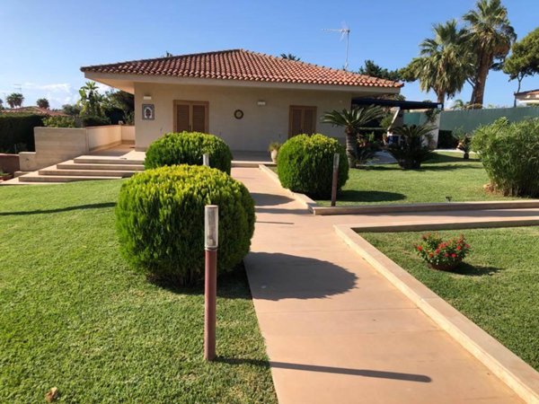 casa indipendente in vendita a Ragusa in zona Marina