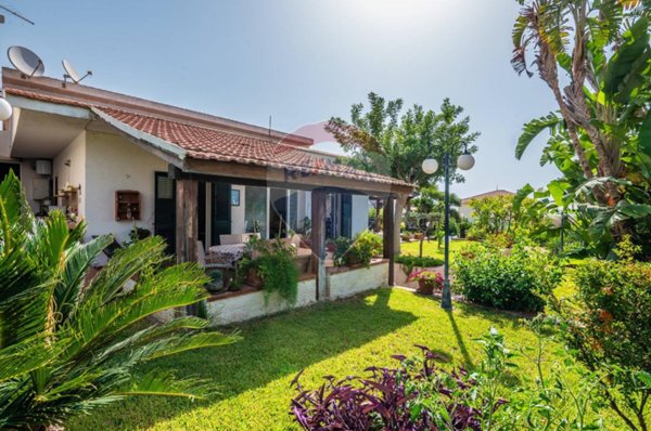 casa indipendente in vendita a Ragusa in zona Marina