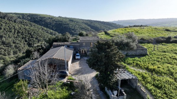 casa indipendente in vendita a Ragusa in zona Ibla