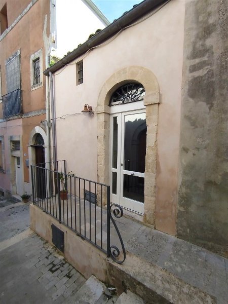 casa indipendente in vendita a Ragusa in zona Ibla