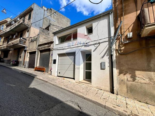 casa indipendente in vendita a Ragusa