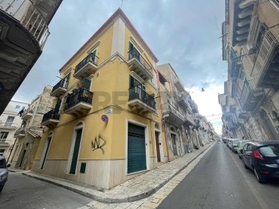 casa indipendente in vendita a Ragusa