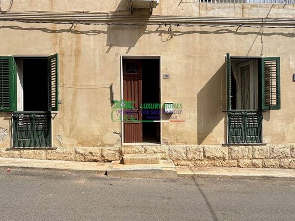 appartamento in vendita a Ragusa in zona Marina