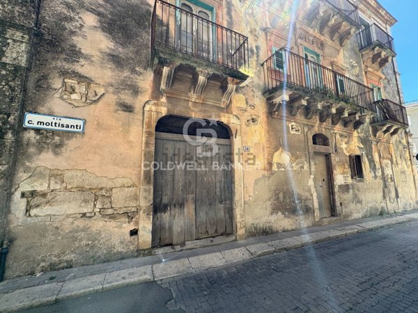 appartamento in vendita a Ragusa in zona Ragusa Centro