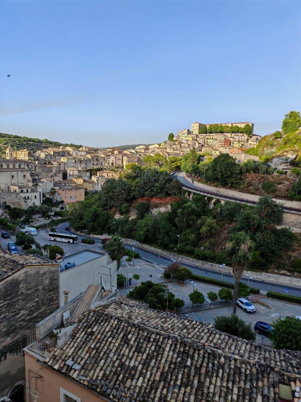 casa indipendente in vendita a Ragusa in zona Ibla