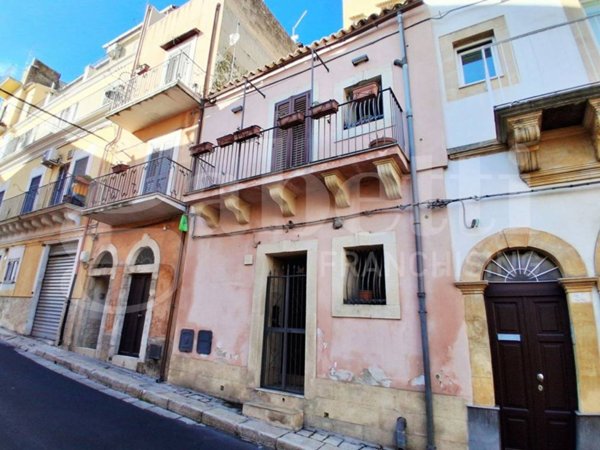 casa indipendente in vendita a Ragusa in zona Ibla