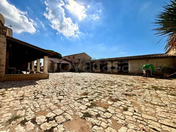 casa indipendente in vendita a Ragusa