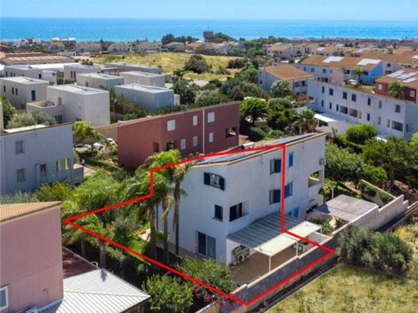 casa indipendente in vendita a Ragusa in zona Marina