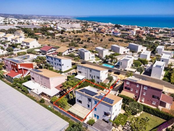 casa indipendente in vendita a Ragusa in zona Marina