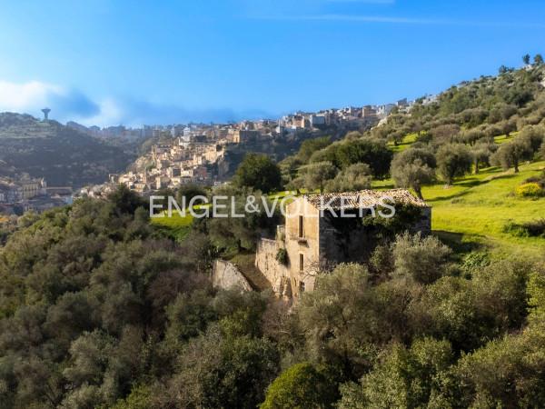 casa indipendente in vendita a Ragusa in zona Ibla