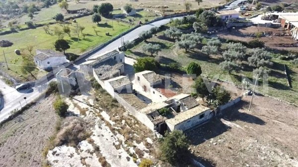 casa indipendente in vendita a Ragusa in zona San Giacomo / Bellocozzo