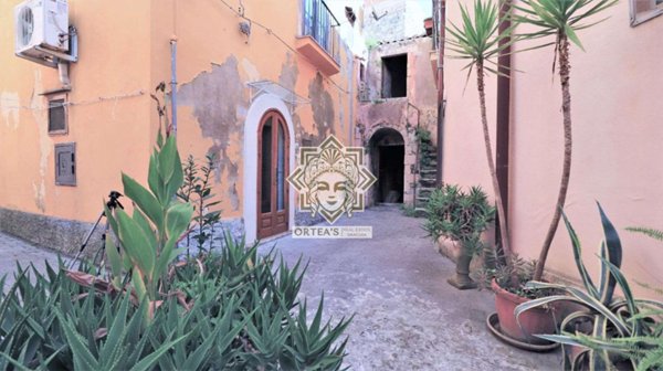 casa indipendente in vendita a Ragusa in zona Ibla
