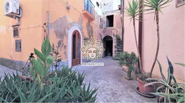 casa indipendente in vendita a Ragusa in zona Ibla