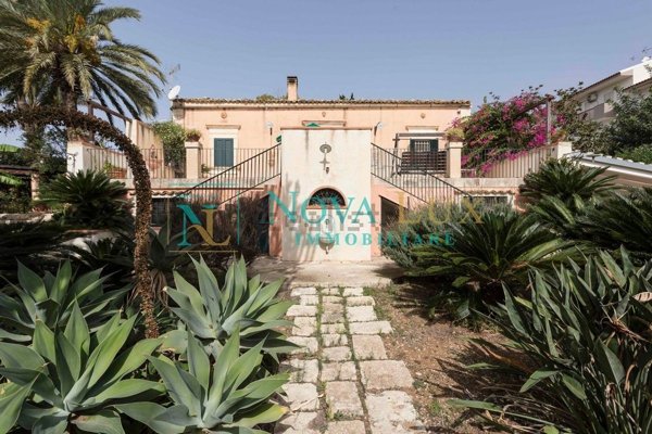 casa indipendente in vendita a Ragusa in zona Marina