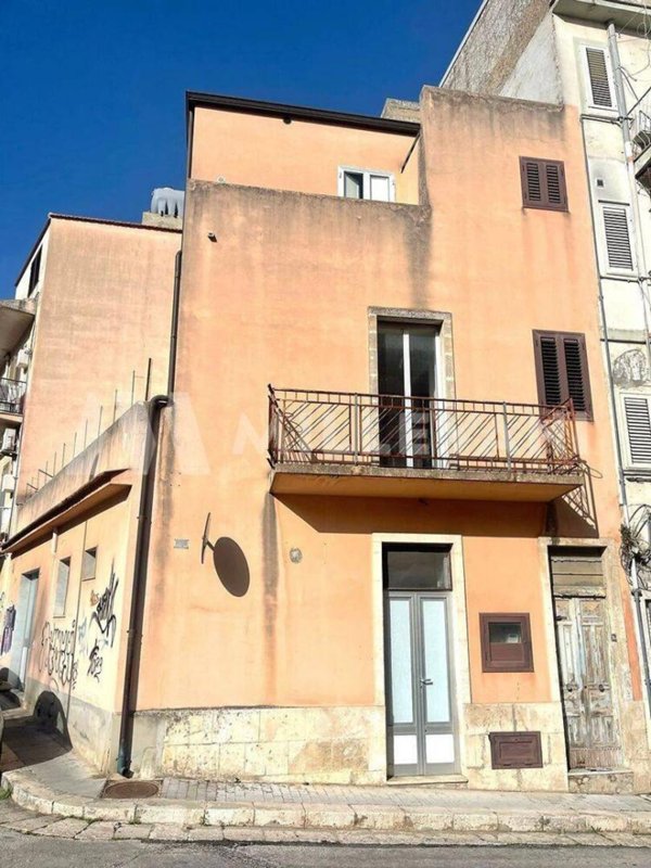 casa indipendente in vendita a Ragusa