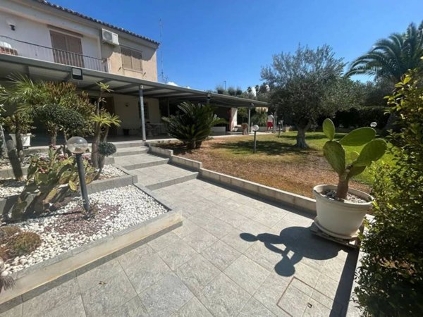 casa indipendente in vendita a Ragusa in zona Donnafugata