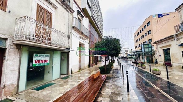 negozio in vendita a Ragusa in zona Ragusa Centro