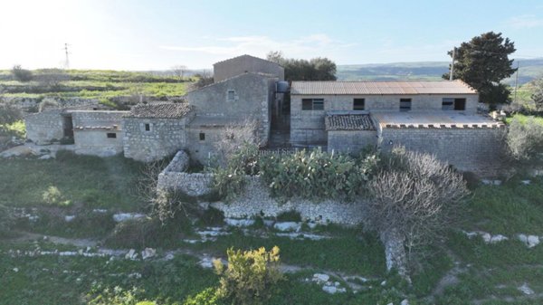 casa indipendente in vendita a Ragusa in zona San Giacomo / Bellocozzo