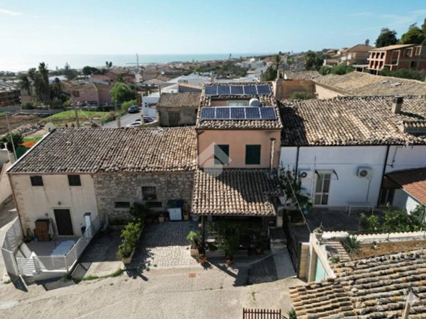 casa indipendente in vendita a Ragusa in zona Marina