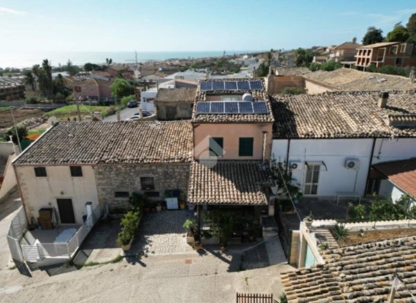 casa indipendente in vendita a Ragusa in zona Marina
