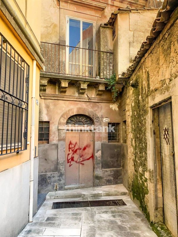 casa indipendente in vendita a Ragusa in zona Ragusa Centro