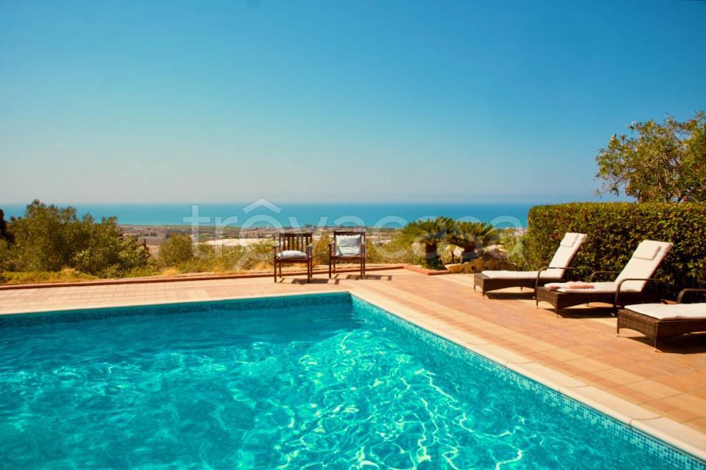 casa indipendente in vendita a Ragusa in zona Marina