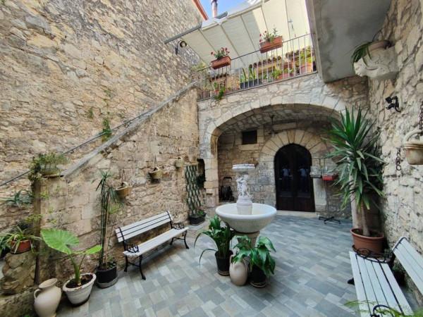 casa indipendente in vendita a Ragusa in zona Ibla