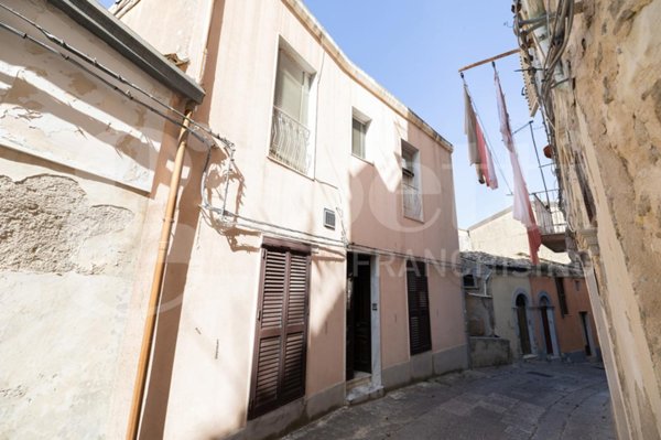 casa indipendente in vendita a Ragusa in zona Ibla