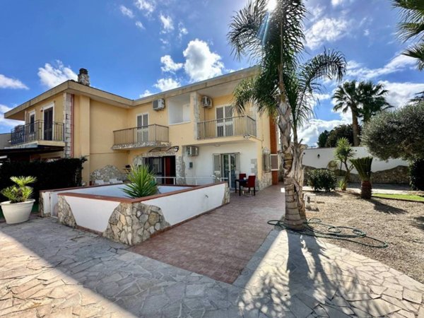 casa indipendente in vendita a Ragusa