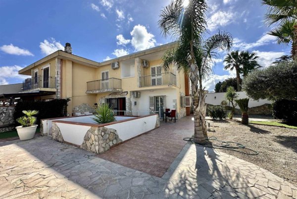 casa indipendente in vendita a Ragusa