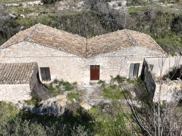 casa indipendente in vendita a Ragusa in zona San Giacomo / Bellocozzo