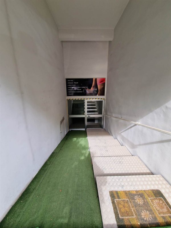 locale commerciale in vendita a Ragusa